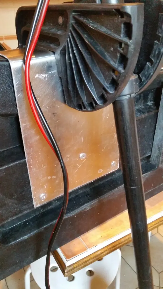 [porta bote] - custom - renfort pour moteur électrique arrière Etrier10